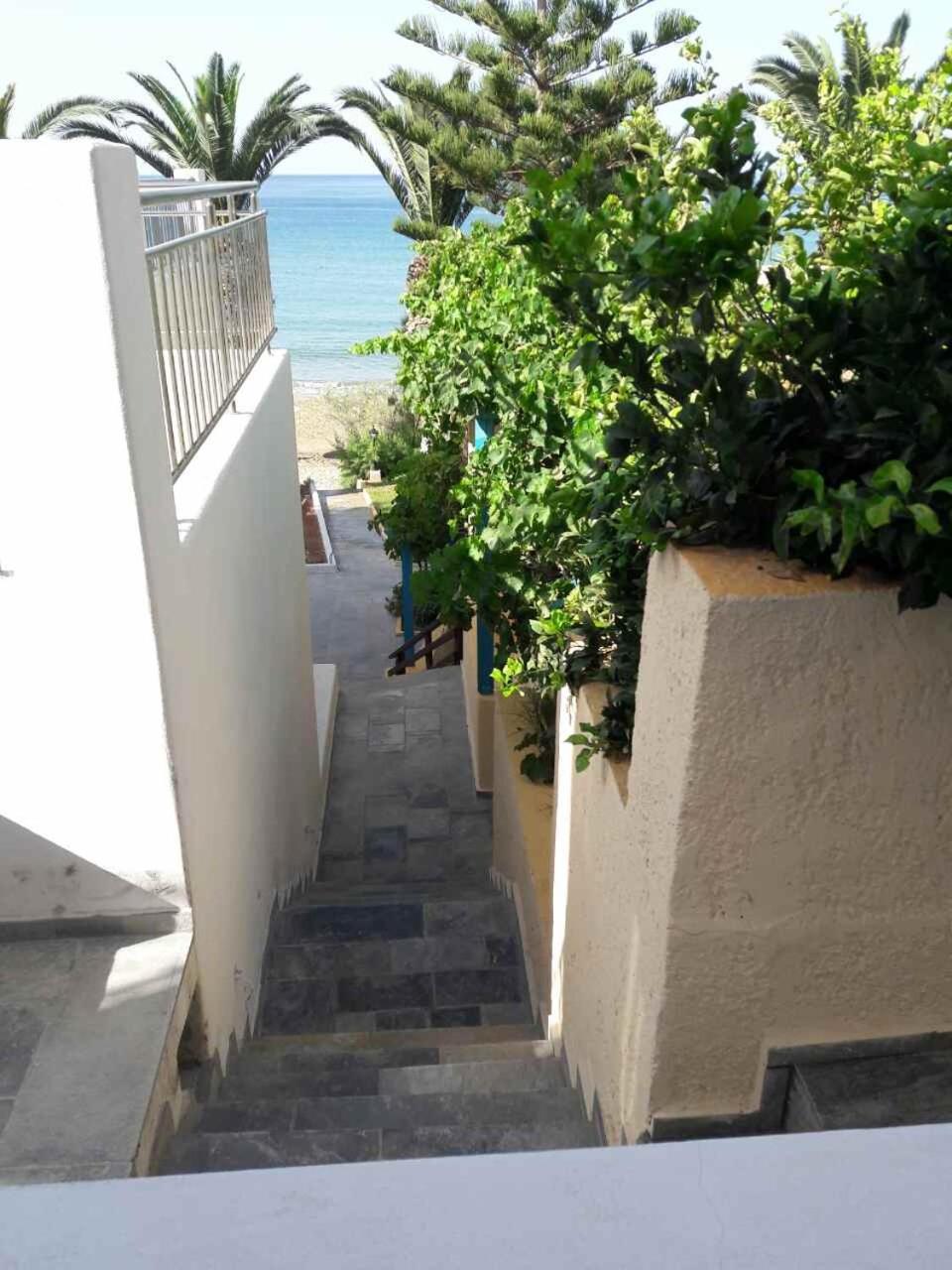 Blue Ocean Apartments Makrýgialos Exterior foto