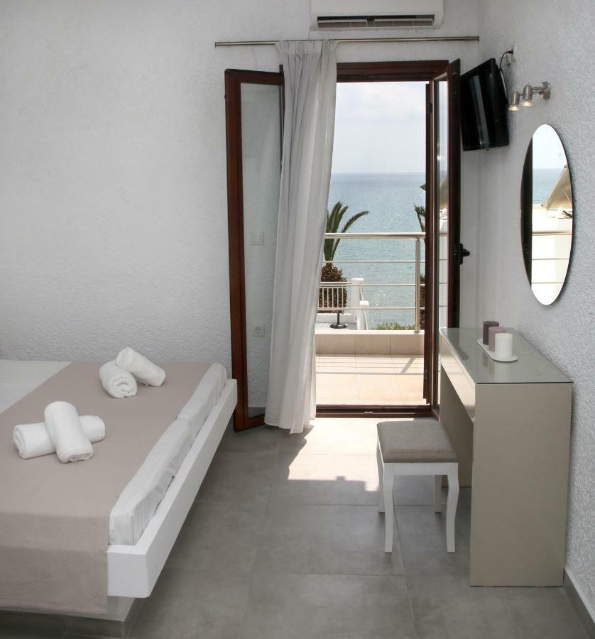 Blue Ocean Apartments Makrýgialos Exterior foto