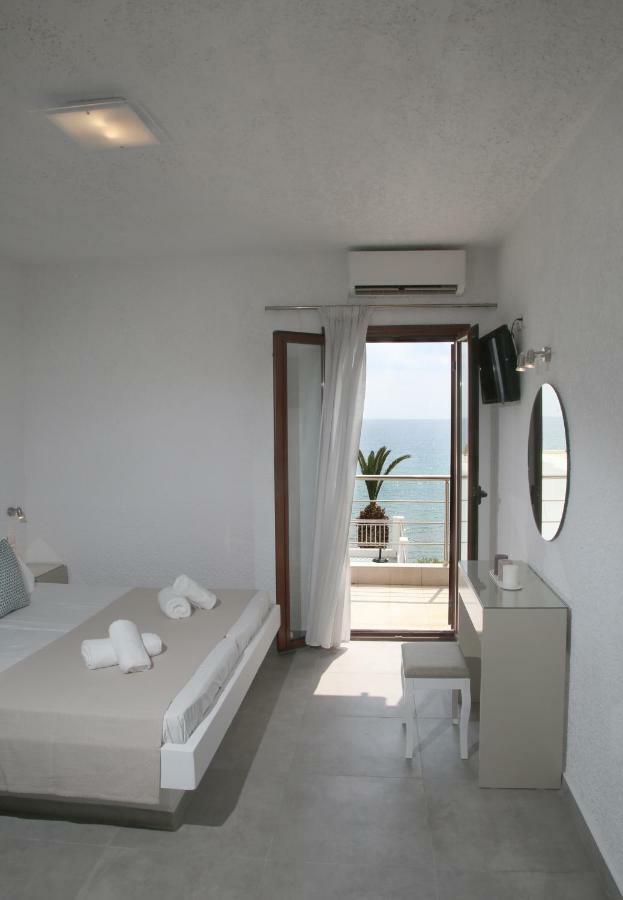 Blue Ocean Apartments Makrýgialos Exterior foto